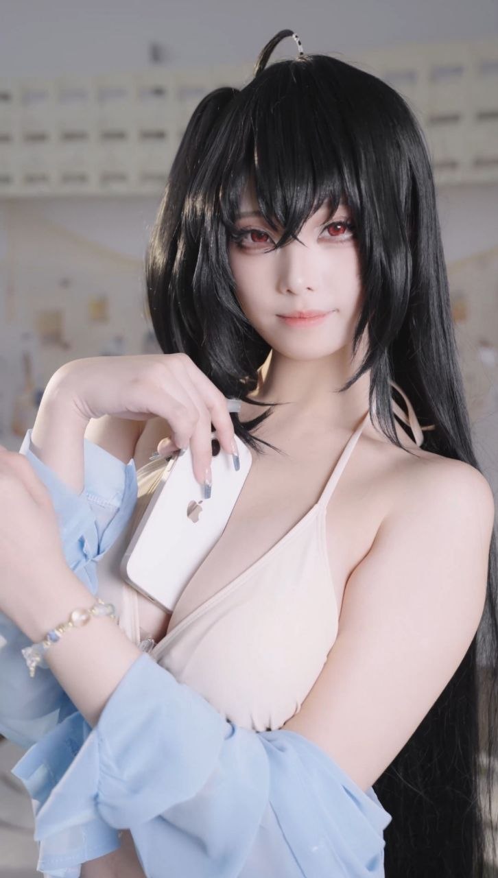 漂亮的小妹在泳池拍摄皮肤美白胶囊非常的性感哪个男人顶得住这种诱惑😍 - 图片