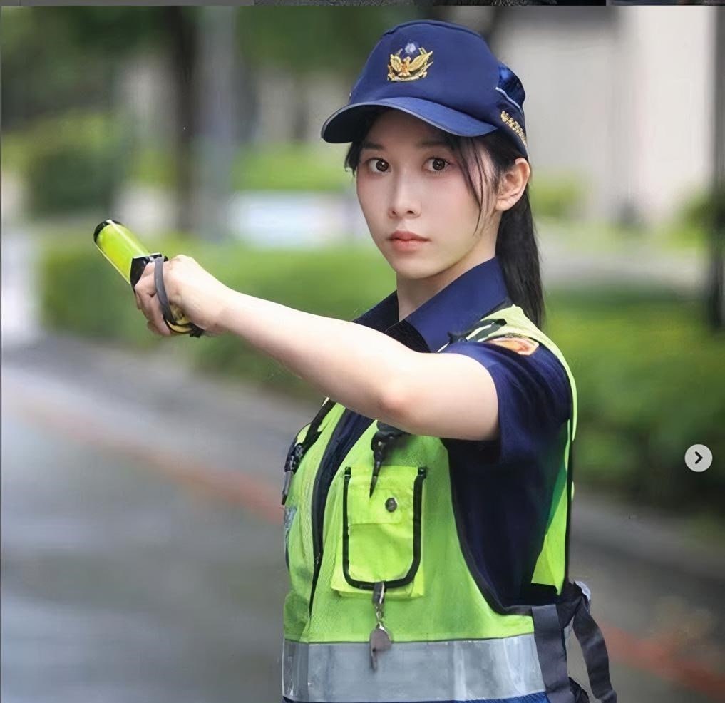 台湾网红女警 曾羽榛 被男友偷拍性爱片 警花风云录 新北警花好衰 贩售获利30万元！