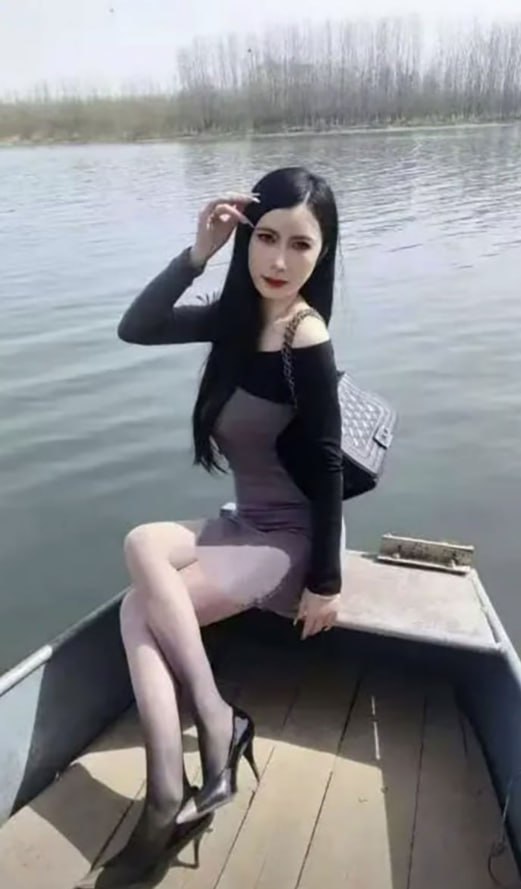 抖音肥臀人妻少妇 简单爱彩灵儿 户外野战 高跟黑丝诱惑 - 图片