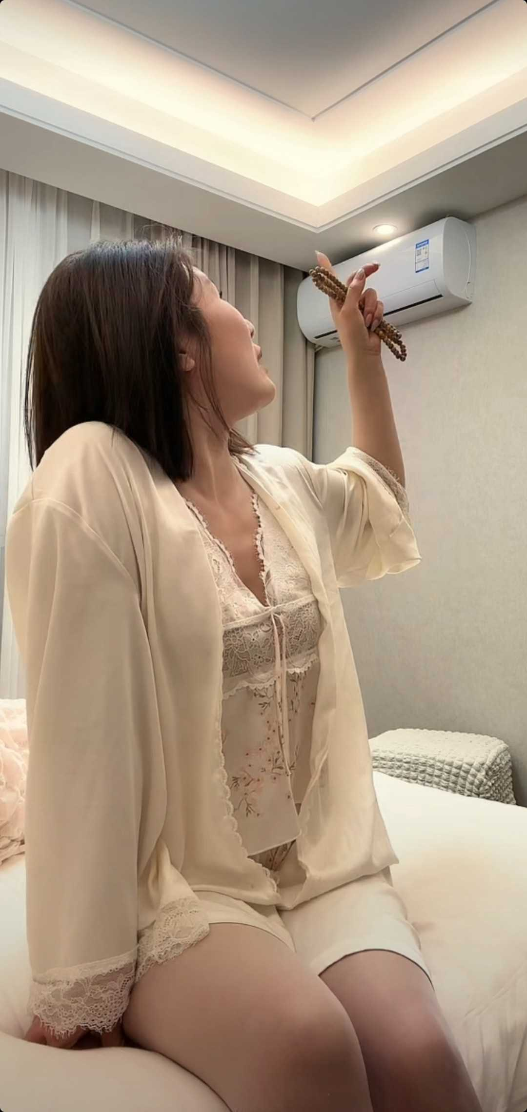 气质美女主播骚妇，口交技术一流 - 图片