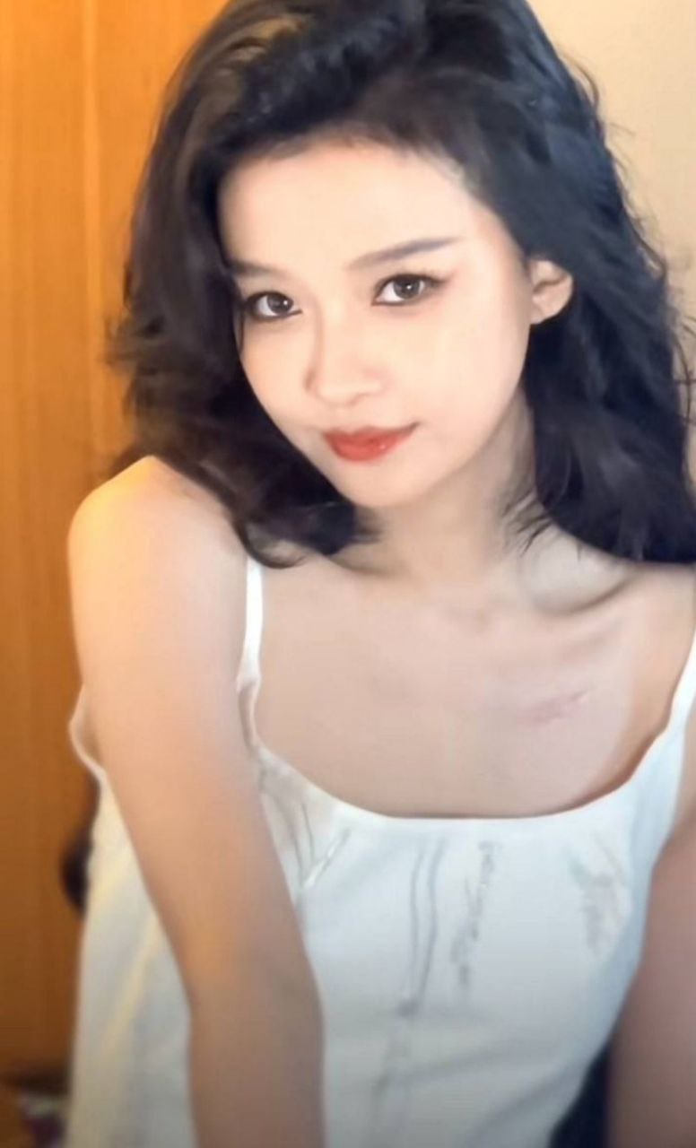 野模女演员 孙怡 人设崩塌知三当三 婚内出轨男助理 与滕光正同居 - 图片