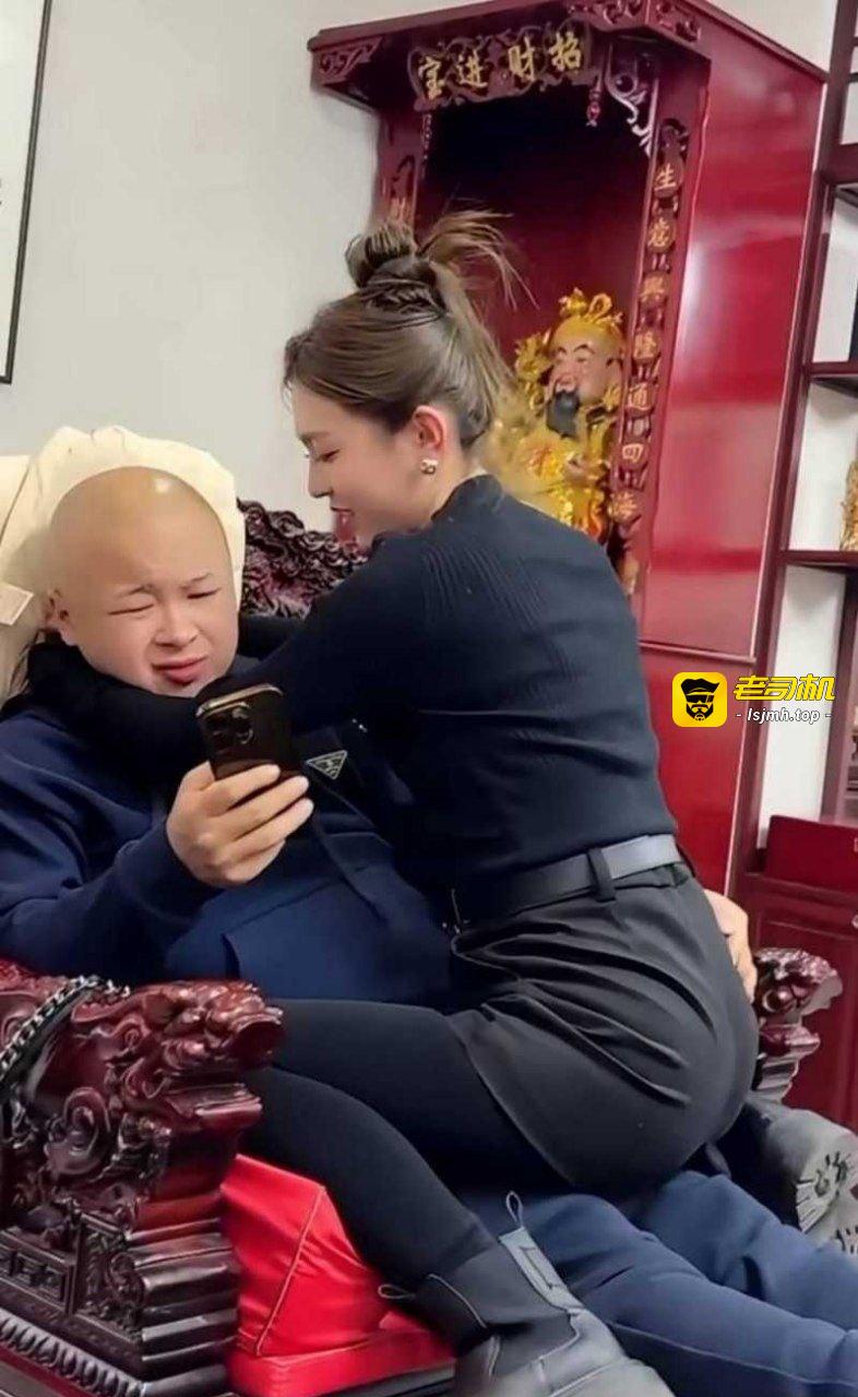 快手千万粉网红 老狗 被前妻白羽直播曝光 婚内出轨女徒孙佳昕 夜猫KTV举报聚众淫乱录音曝光！ - 图片