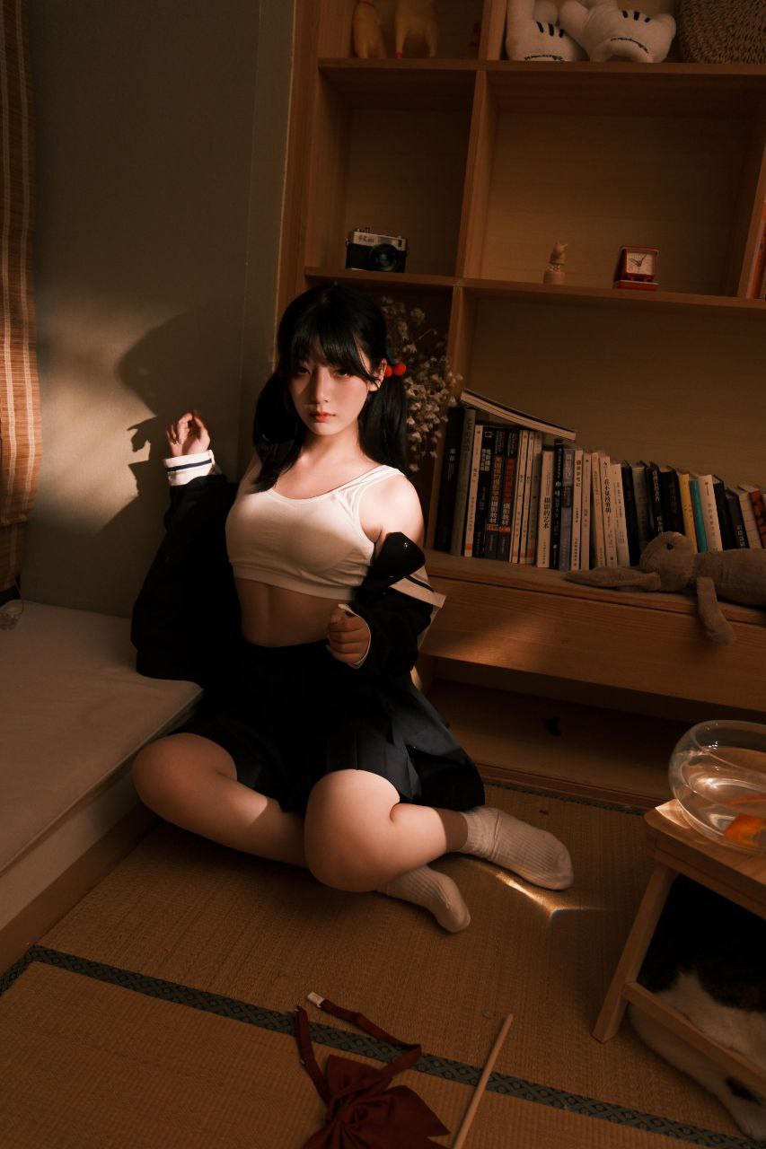 推特反差白虎萝莉少女福利姬 星野柒免 大尺度露脸写真资源 双马尾穿着白袜子，有点日式风格！但是胸是真好看