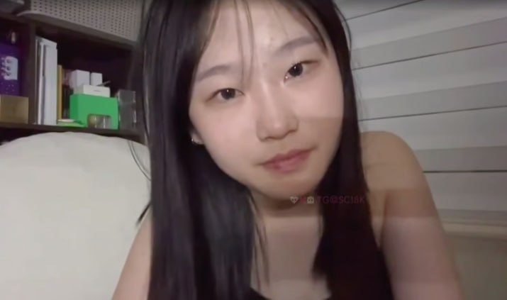 单眼皮韩国高冷学妹，自拍直播玩起了反差流～完整33分钟已更SVIP