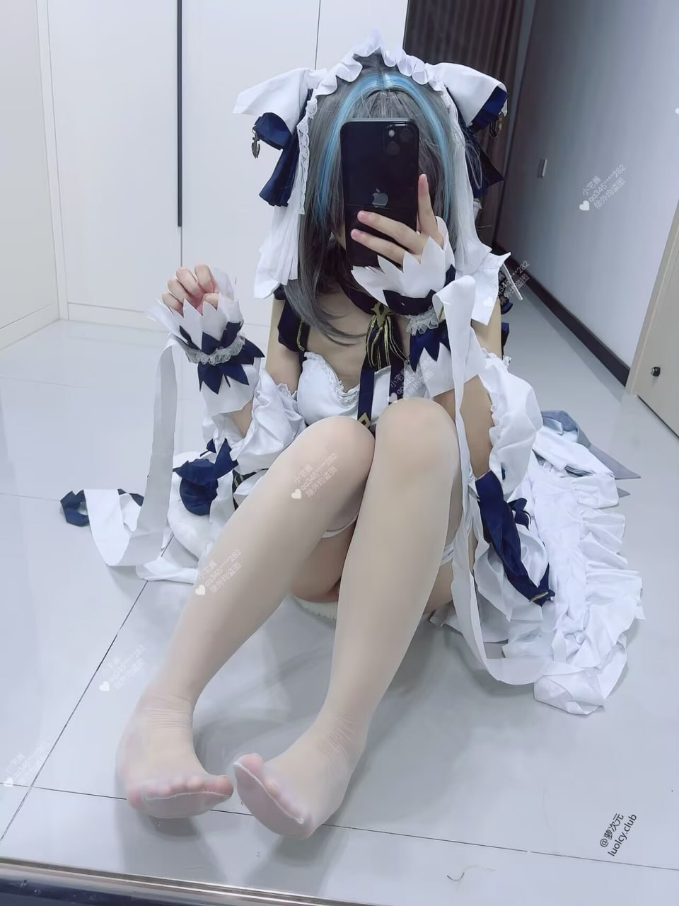 白虎巨乳萝莉-Qq萝酱(小宅酱) - COS柴郡，极品巨乳白虎萝莉COS抖奶 - 图片