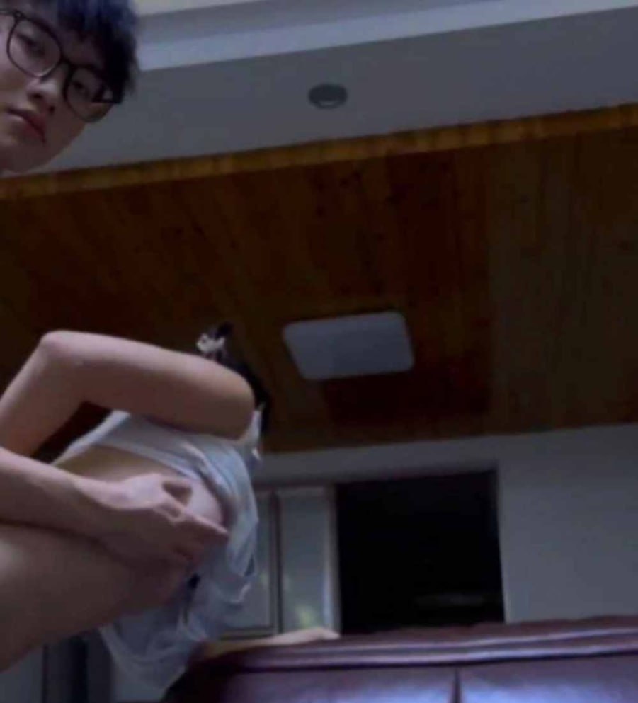江门五邑男大山木木约炮 快手网红小小桃 自拍视频全网曝光 - 图片