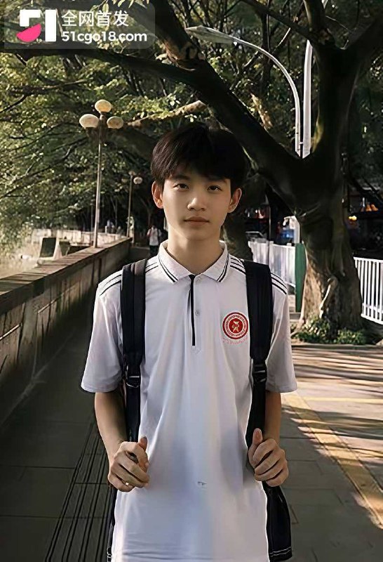 19岁男网红赖盛杰约炮塌房！床照+露骨聊天全曝光，阳光学生人设瞬间崩塌！ - 图片