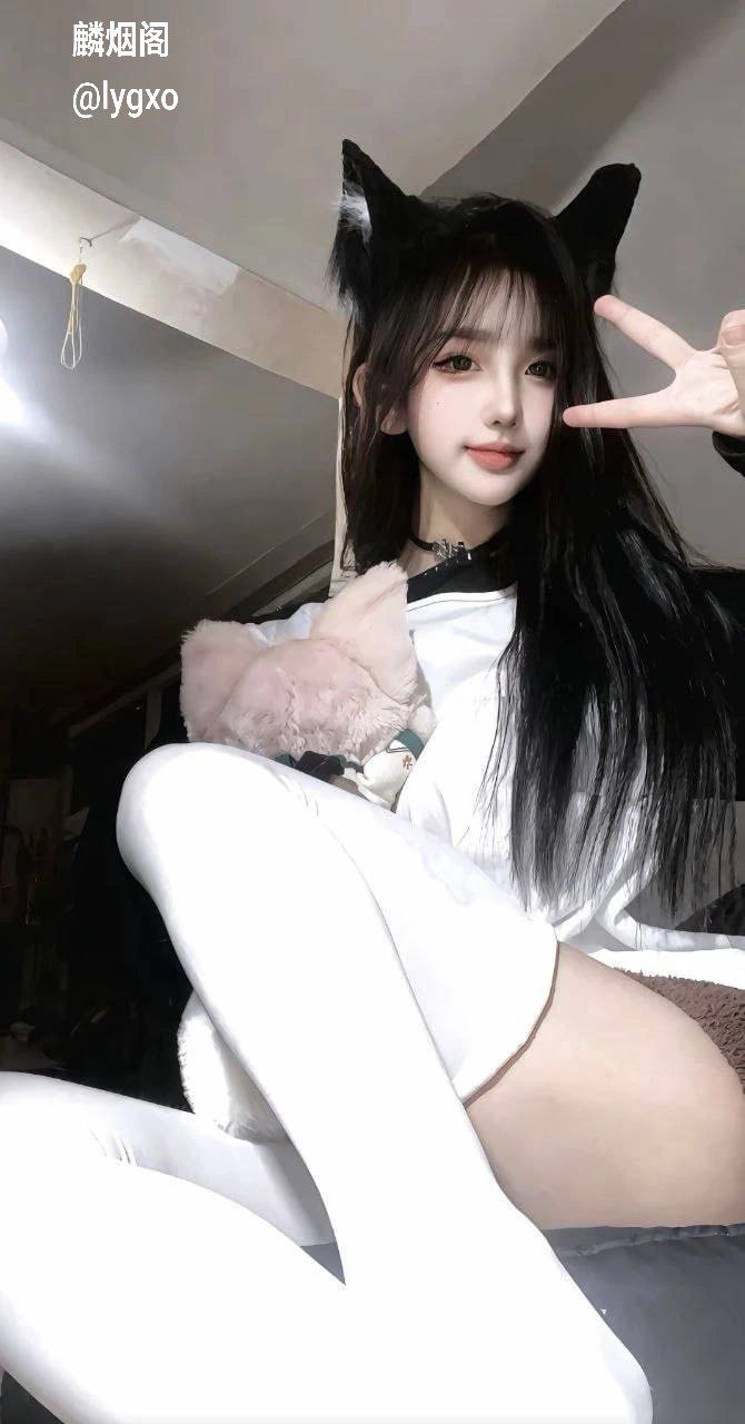 抖音几万粉小网红气饱了制裸舞不雅视频流出，这纹身不妥妥的石锤标记吗！ - 图片