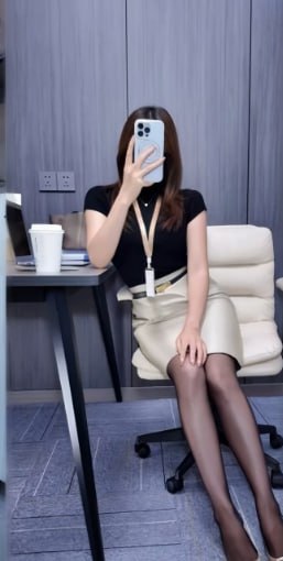 抖音高挑性感长腿御姐小echo OL装丝袜高跟 道具淫语私拍 - 图片
