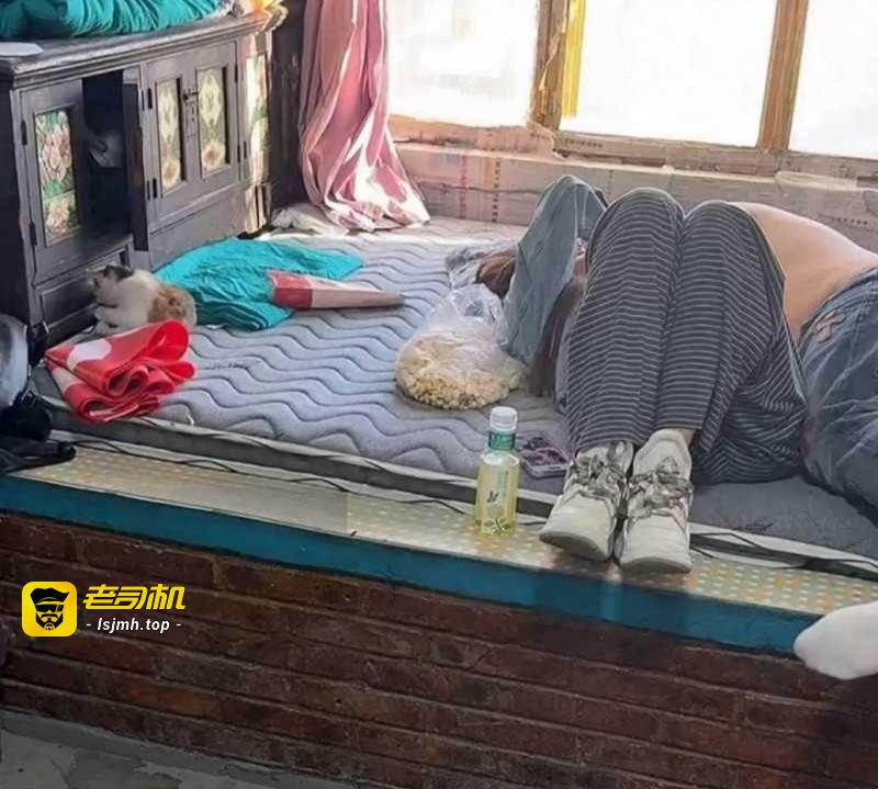 快手千万粉网红 老狗 被前妻白羽直播曝光 婚内出轨女徒孙佳昕 夜猫KTV举报聚众淫乱录音曝光！ - 图片