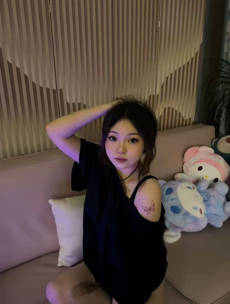 特别有气质的大奶母狗还是一个富二代平时也是很高冷没想到私下里这么骚真的是极度反差完美露脸自慰口交奶子粉嫩搭配上连体黑丝真的绝了 - 图片
