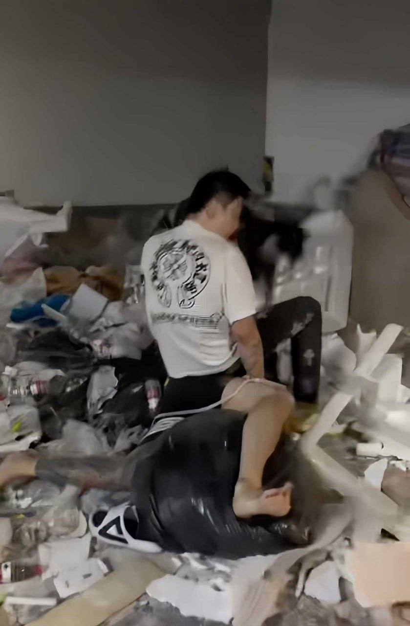 深圳小网红赵俊逸疑似遭围殴事件目前仍缺官方或本人证实，现场视频显示其头部、面部受伤，场面混乱 - 图片