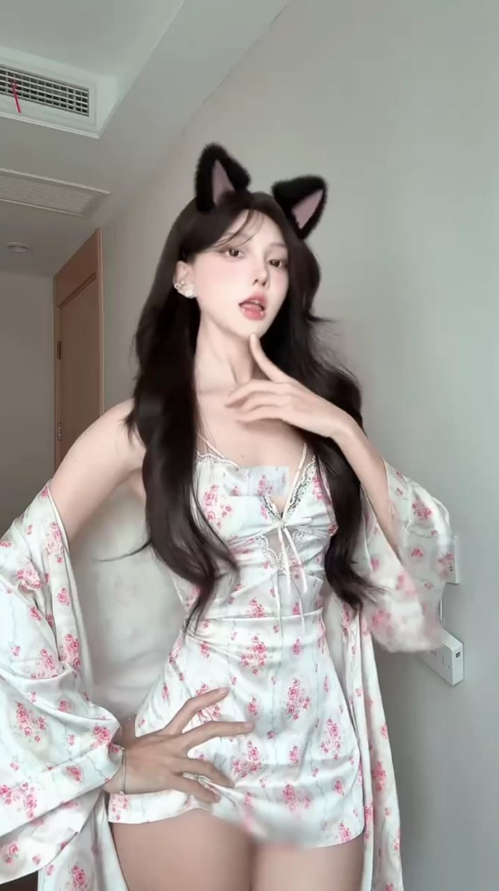 抖音 网红 猫又 风格多变 她的粉丝有时候叫她妈妈 有时候叫她姐姐，兄弟们你们想叫她什么，反正我只想叫他一句母狗 - 图片