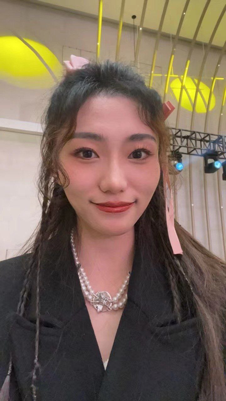 推特极品女大学生被金主调教，白天和同学在一起是乖乖女，晚上就要回去当金主爸爸的性奴。 - 图片
