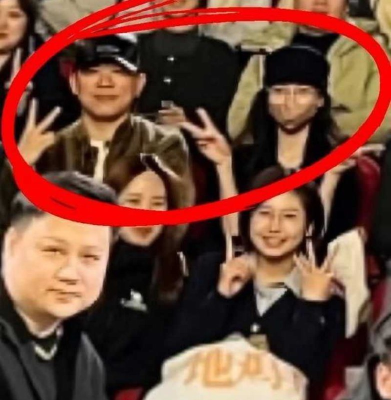 抖音纯欲天花板 易梦玲 继马思维后再曝新恋情 与胡彦斌马尔代夫当街热吻被网友扒出！ - 图片