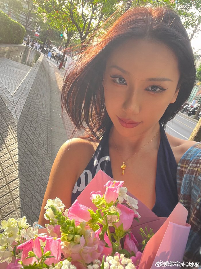 FREEC主动要求坐上旋转椅