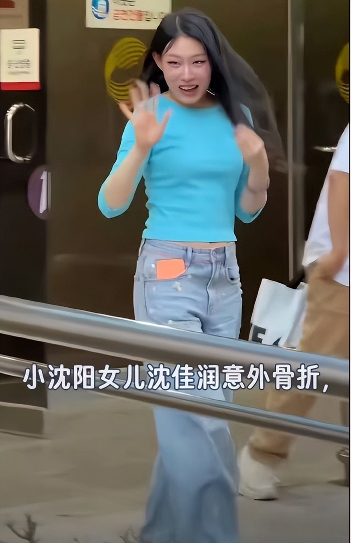 让人心疼！带伤跳完舞台，小沈阳女儿沈佳润到底扛下了多少压力？