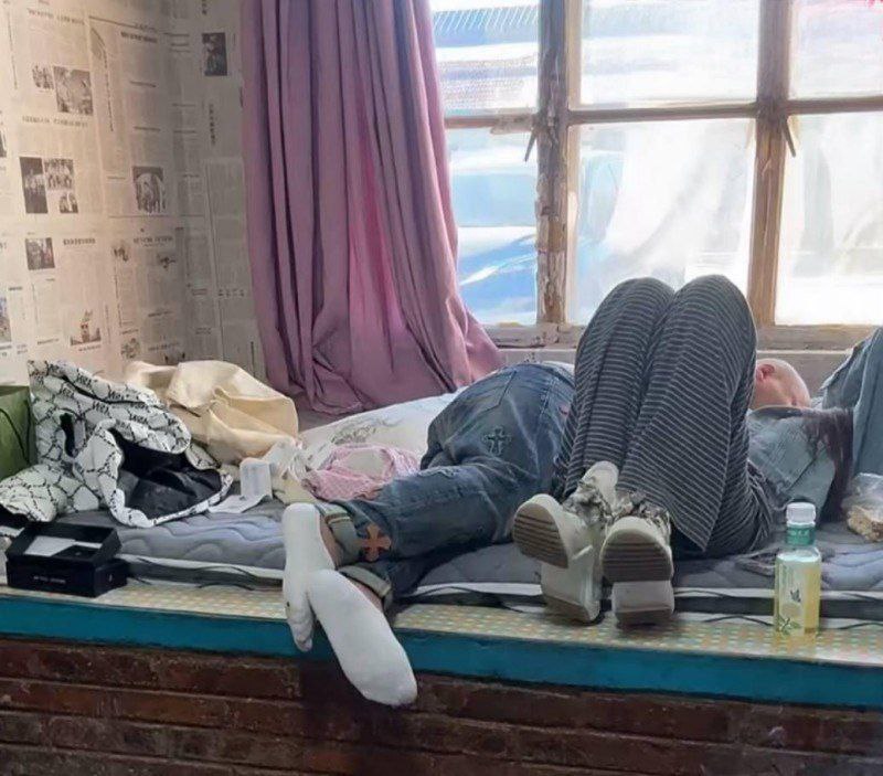 快手千万粉网红 老狗 被前妻白羽直播曝光 婚内出轨女徒孙佳昕 夜猫KTV举报聚众淫乱录音曝光！ - 图片