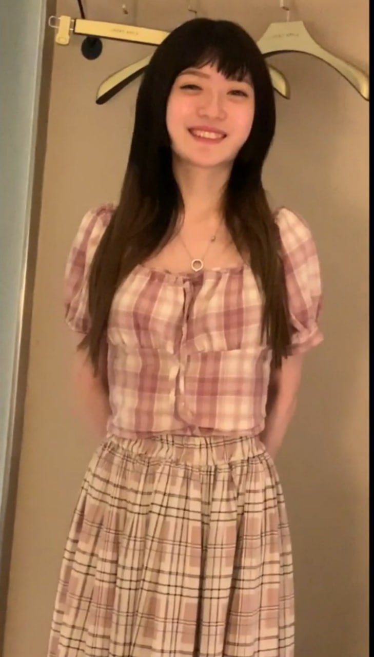 温文尔雅的长发温柔学姐和金主爸爸的秘密交易曝光，知心大姐姐堕落成母狗，水蛇腰加上大奶子太反差，口交把鸡巴舔硬，然后主动坐上大屌，学姐全自动服务，太骚了