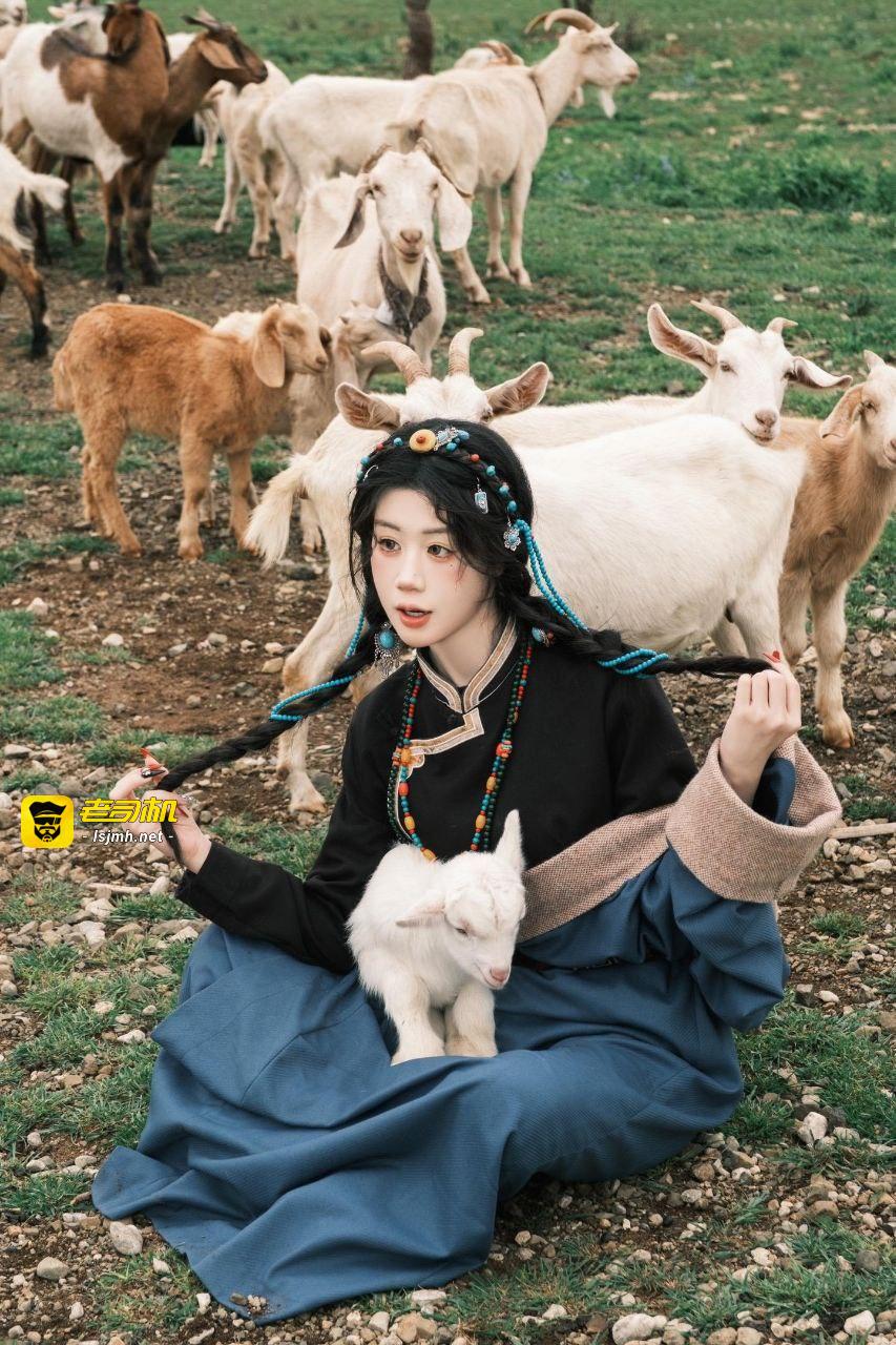 抖音高颜值小网红开腾讯视频会议道具自慰给大哥们看 大奶长腿高潮抽搐不雅视频曝光 - 图片