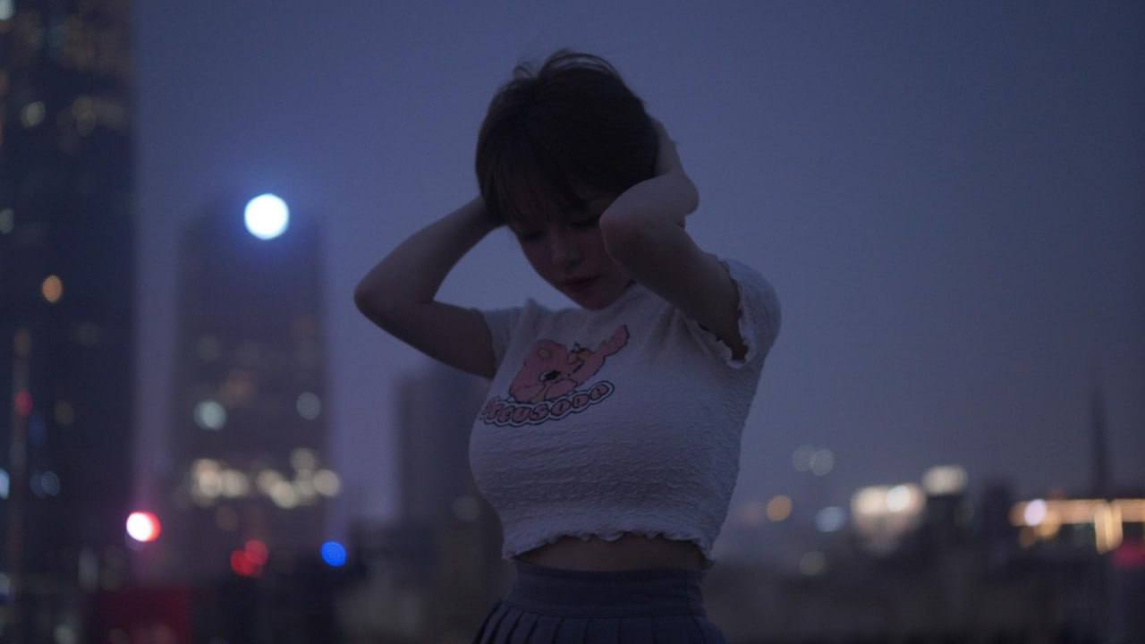 #知一 喜爱jk的极品白虎巨乳美少女，平时没事就喜欢拍点性感裸体小视频造福广大狼友，称她为在世女菩萨一点都不过分 - 图片