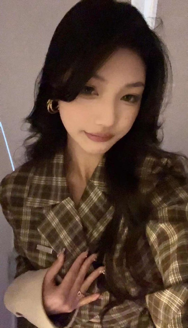 05年模特性爱视频遭男友曝光，高颜值骚货 - 图片