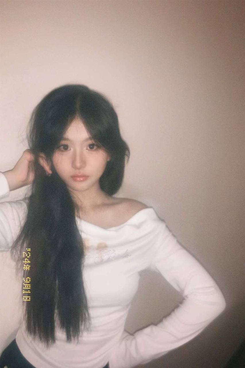 北京某一所艺校 一名极品颜值女校花这么清纯的样子 私下超反差 穿黑丝被小导演潜规则