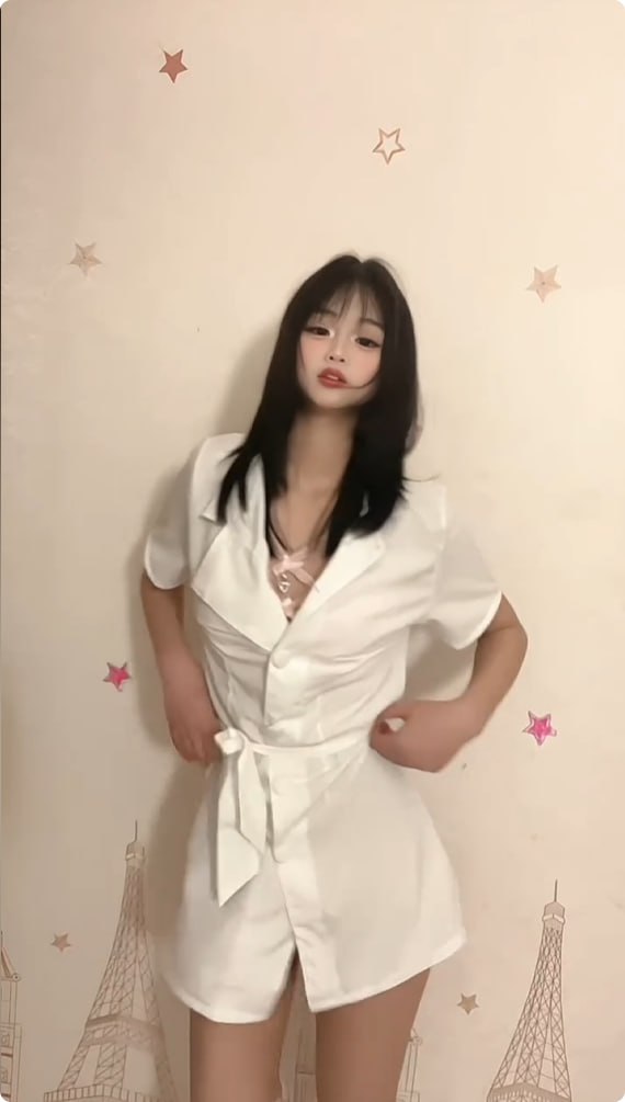 快手精神小妹泪痕各种丝足自慰，尺度还不错 - 图片