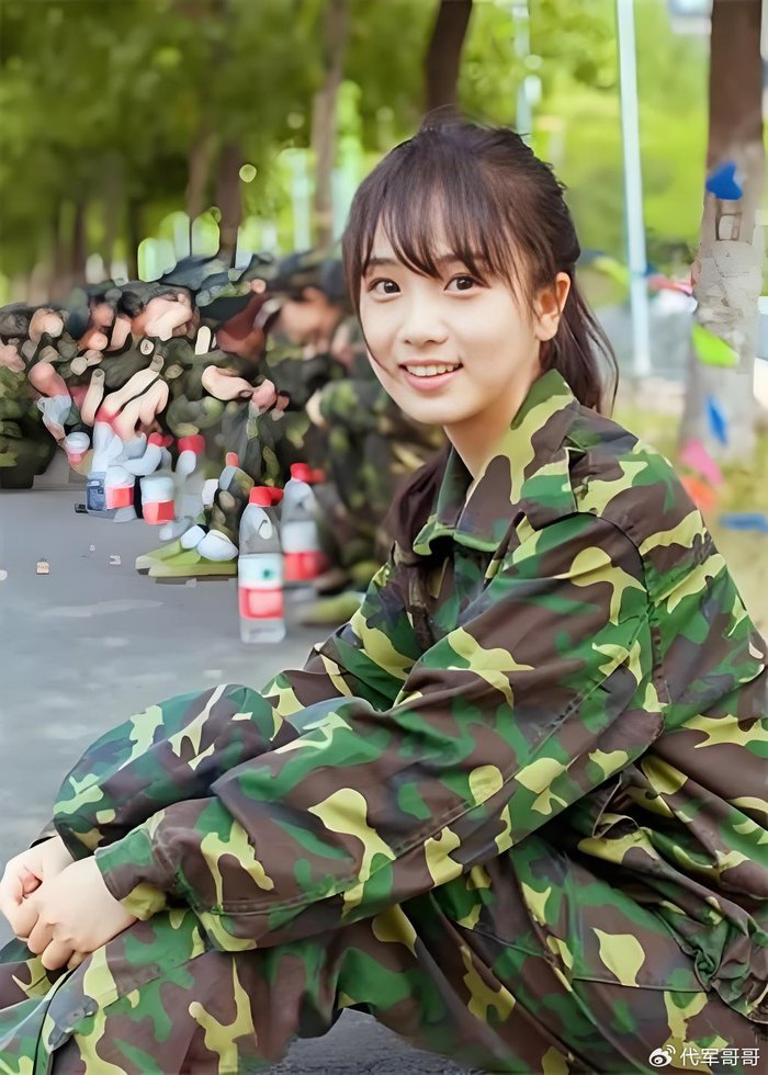 她被称为浙大军训女神，曾赴英国留学，如今31岁演短剧惹人唏嘘
