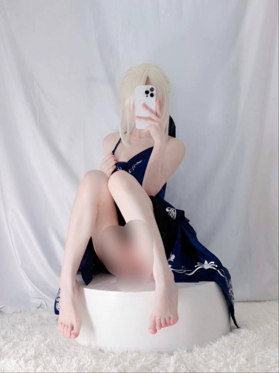 推特台湾少萝 【肉肉】chiiibabiie 黑丝女上水晶棒 白丝抽插自慰 Cos自录美图合集欣赏