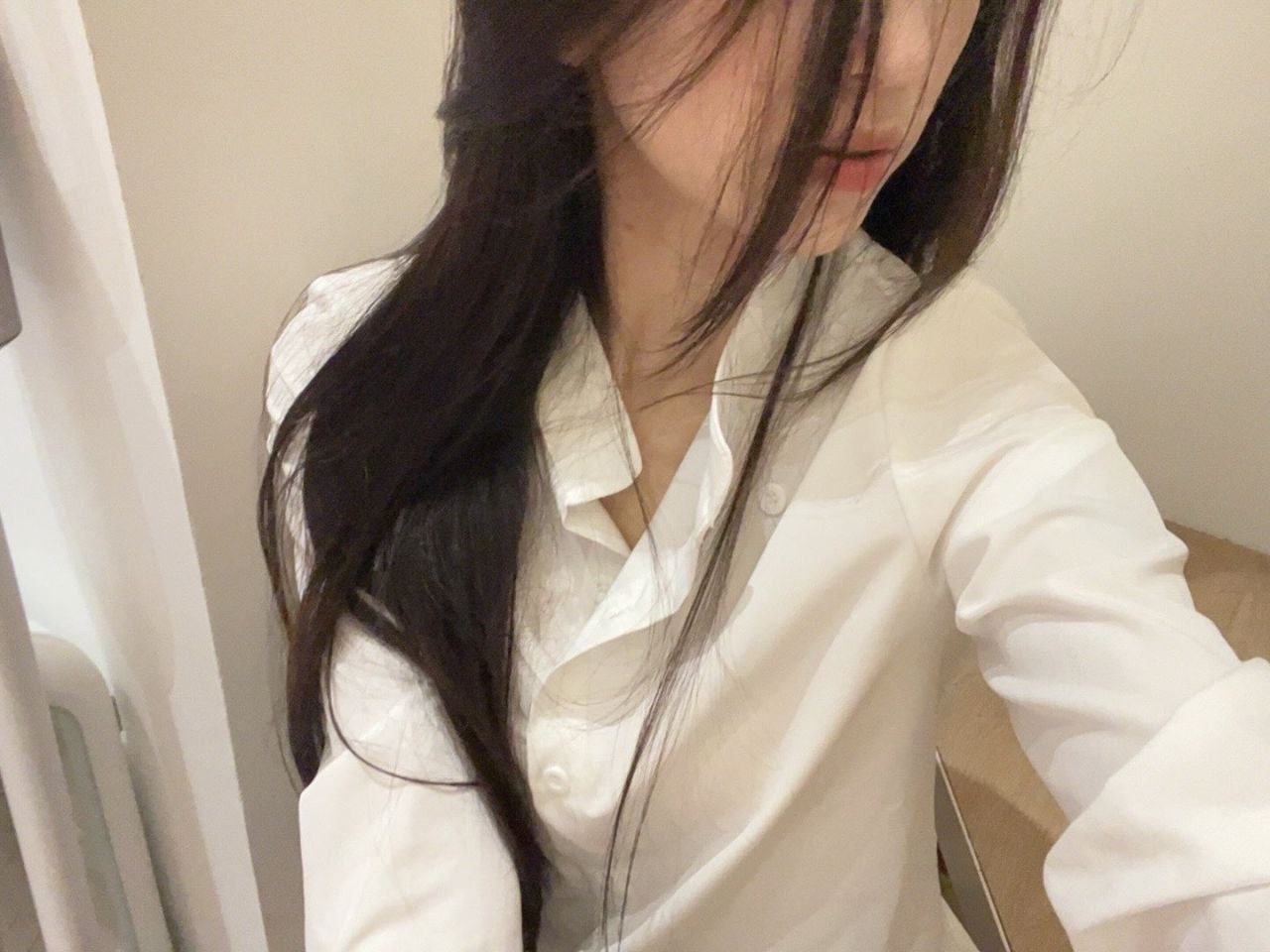 职业技术学院的女大学生，颜值逆天，大眼睛灵动有气质，极品女神御姐类型 - 图片
