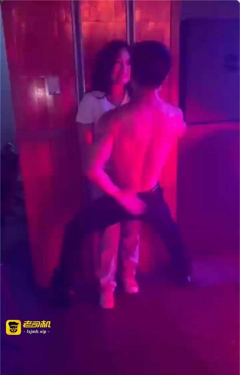 赵家班二代也能翻车？喜剧演员宋晓峰女儿 宋之馨 被曝点三亚点男模让闺蜜垫付拒不还钱！ - 图片