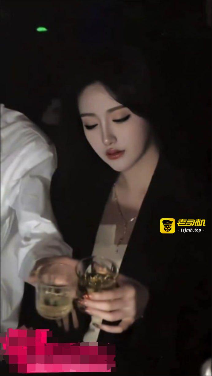 快手8.7W粉丝女网红 迷人大野驴 一身纹身走天下 - 图片