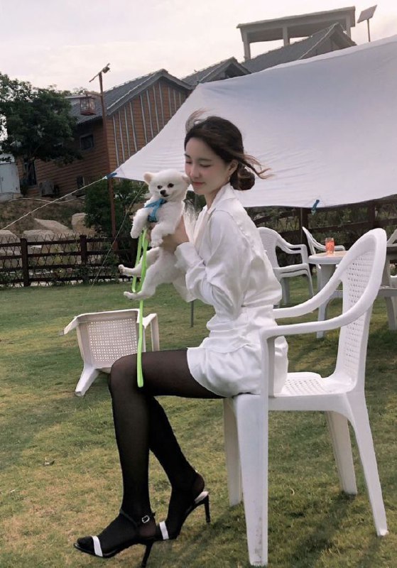 超高颜值女友被渣男曝光做爱视频。清纯的外表下口含JB，主动配合深喉口交 - 图片