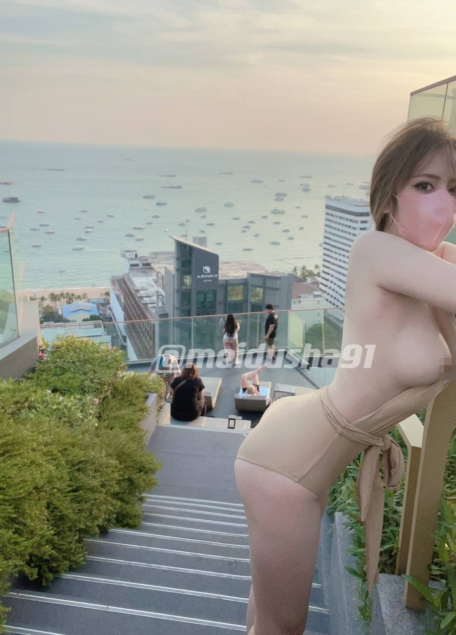 c台湾嘉义 嘉义情侣在台湾地铁袒胸露乳被处分，眼尖网友看出原来是推特网红 #美杜莎 - 图片