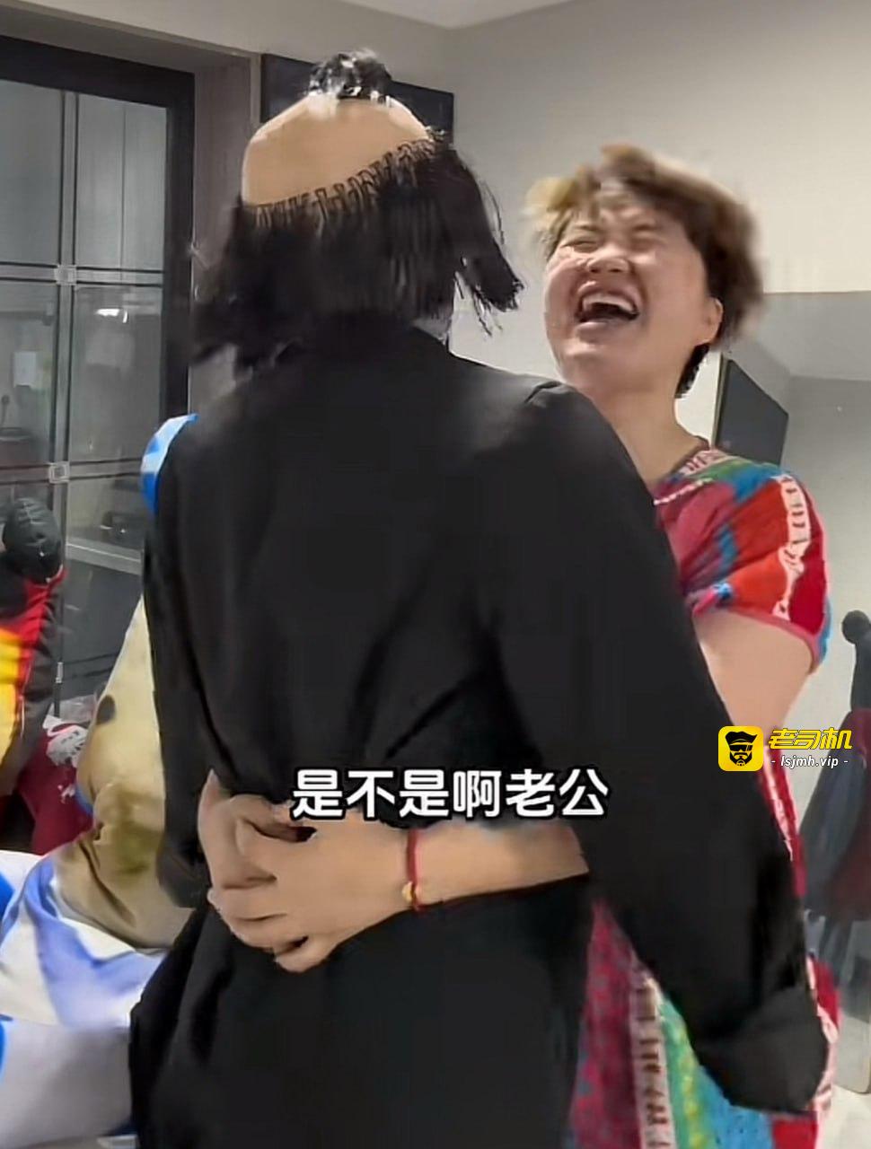 震惊！4斤黄金凤冠女主黑料：张凯毅竟是铁T？一开始用性取向搏流量，现在成美妆博主 结婚孩子都有了，疑似形婚？ - 图片