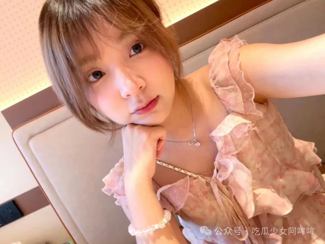 联盟一姐即将回归！但不知道播什么内容，网友建议其跳擦边舞！其回应“性感的舞蹈”不算擦边 - 图片