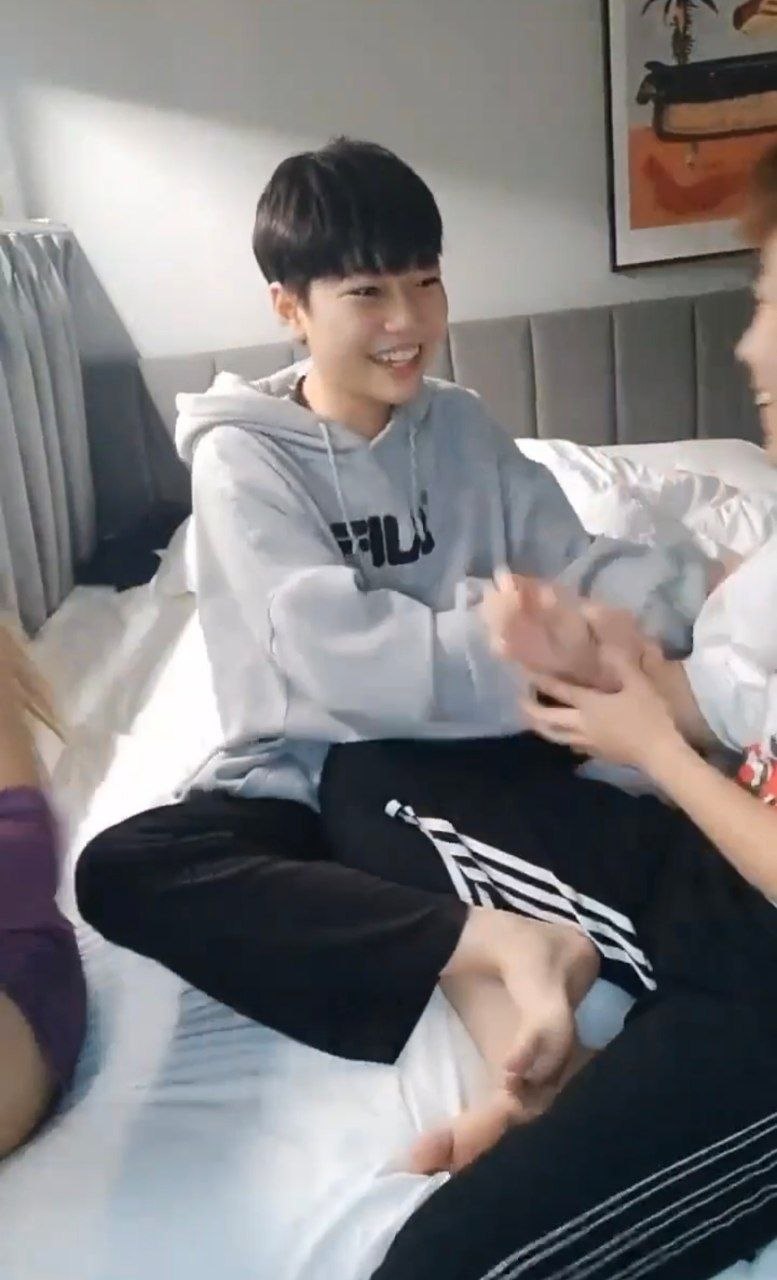 如果只看开头我还以为是两个精神小伙要操一个妹子 结果我错啦 - 图片