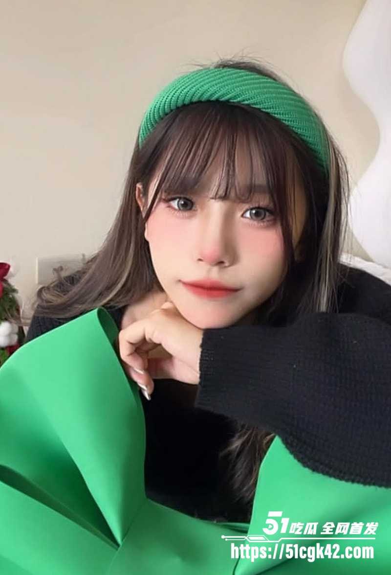 抖音30万粉丝反差母狗黄小唐早期下海当福利姬的大尺度付费定制私密福利视频流出 - 图片