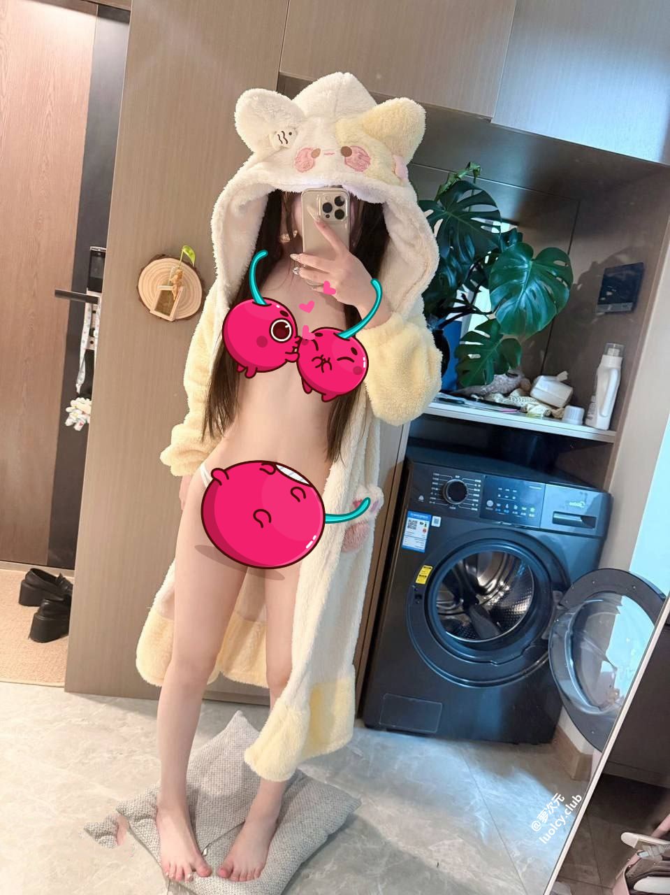 顶级大奶萝莉美女 Moimkkk - 图片