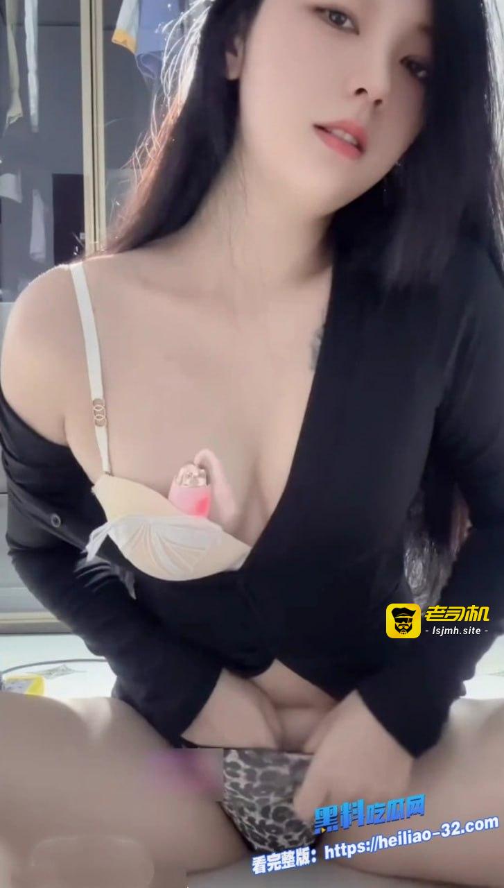 人气网红 快手福建诗爷 付费定制大尺度福利 巨乳肥臀御姐瑜伽裤骆驼趾顶B扭臀 跳蛋塞穴裸舞自慰！ - 图片